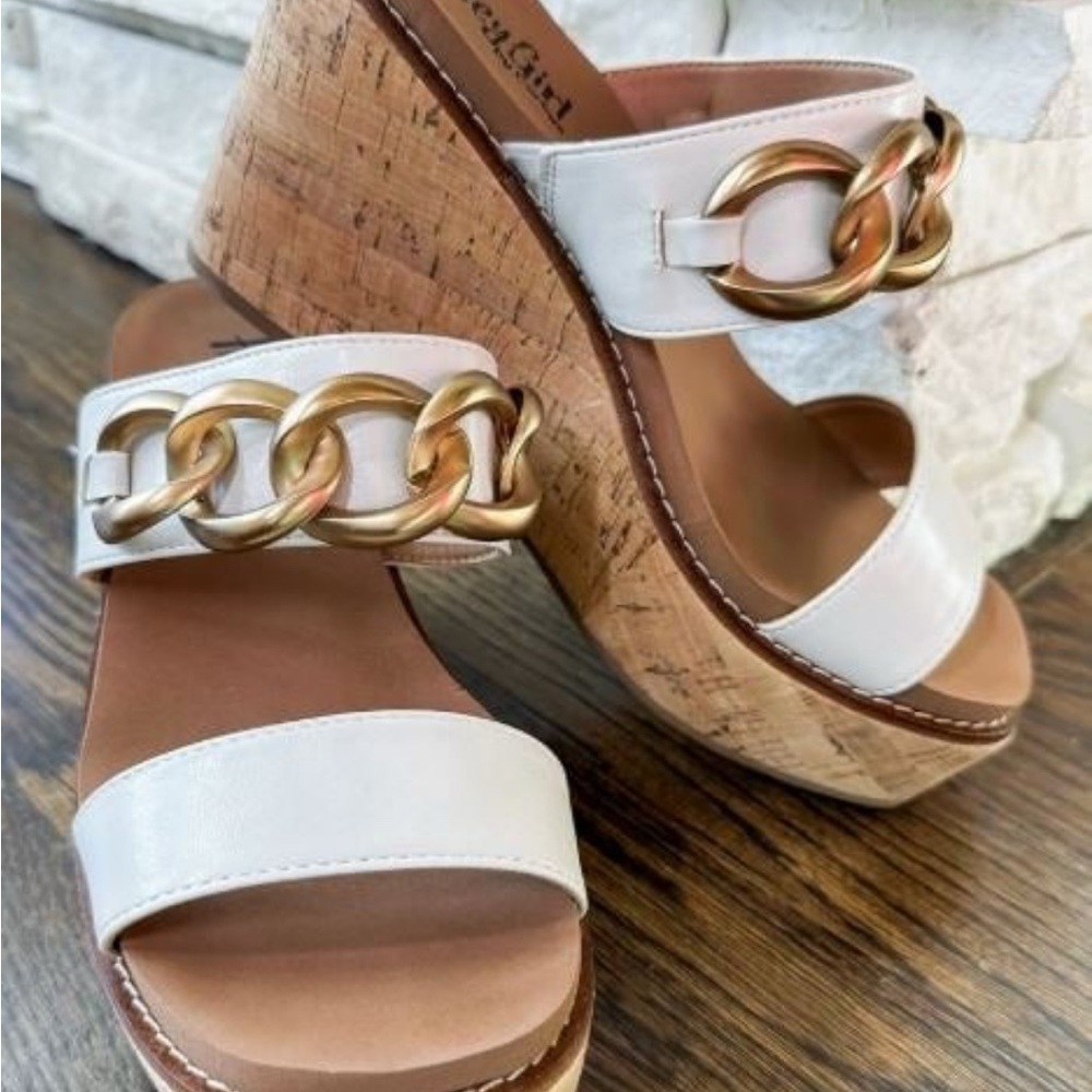 NEW Corkys - On Vacay Ivory Elegant Gold and Ivory Wedge Sandals size 9